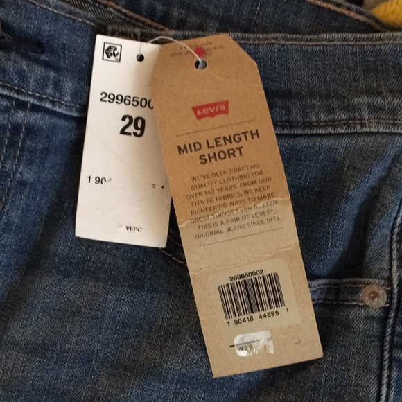 Levi’s Mid Length shorts (Brand new) - Picture 3 of 4